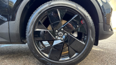 Volvo XC40 2.0 B4P Ultra Black Edition 5dr Auto Petrol Estate